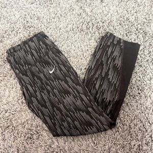 Nike Dy Fit Capri Leggings